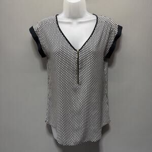Express Top blouse shirt Black White Geometric Design Short Sleeve Zip Front XS